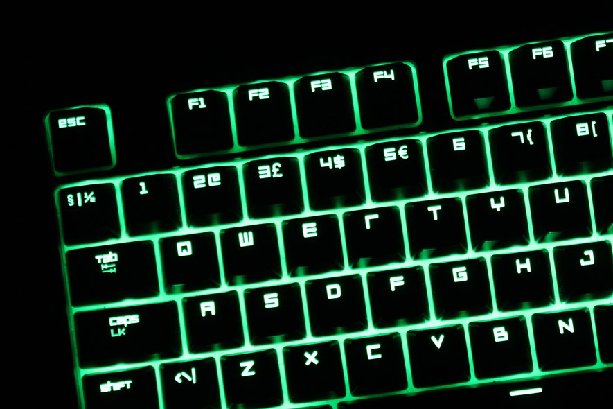 The keyboard uses Razer's own font, but not for all keys. Note that the $ character has the typical Razer blocky font, while the £ and € do not.