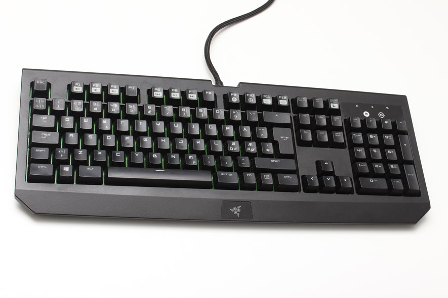 The keyboard. This is the messy Nordic model, meaning it has letter such as Å and Æ. It kept defaulting to Norweigan Bokmål in the beginning but that has since stopped.