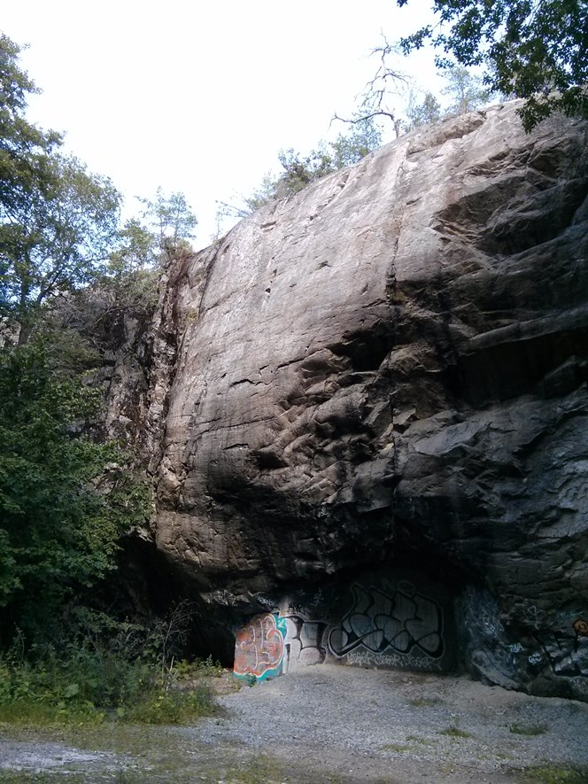 Nexus: Washed out sky, and dark areas too dark (look at the graffiti). Also the rock looks more brown than gray.