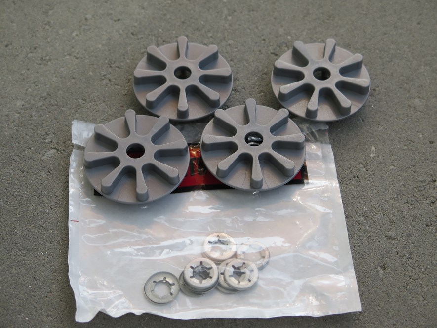 The spare parts I found online: Four break cogs (two per wheel pair) and a bunch of star locks. With international shipping, this set me back around £20.