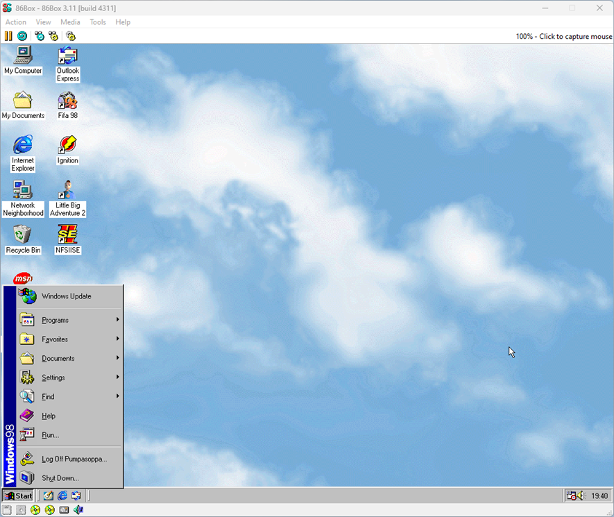 The Windows 98 SE desktop in all its glory.