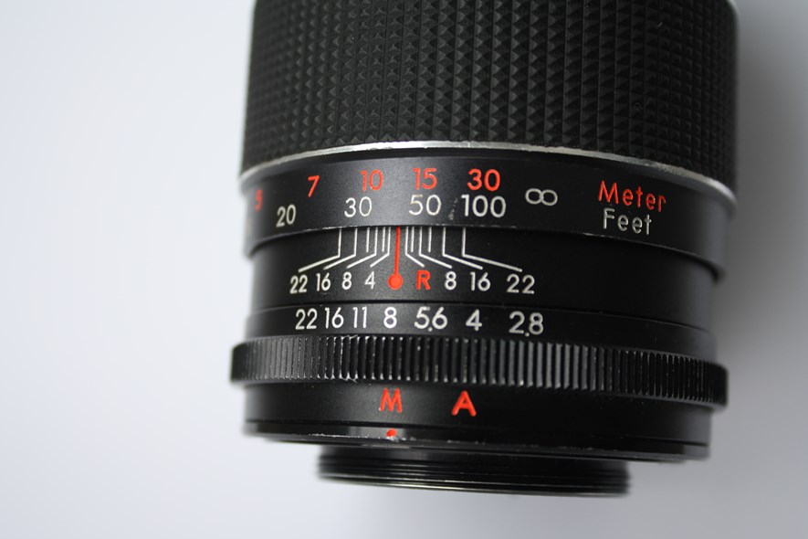 Aperture settings on the 135mm Weltblick. M for manual, A for auto.